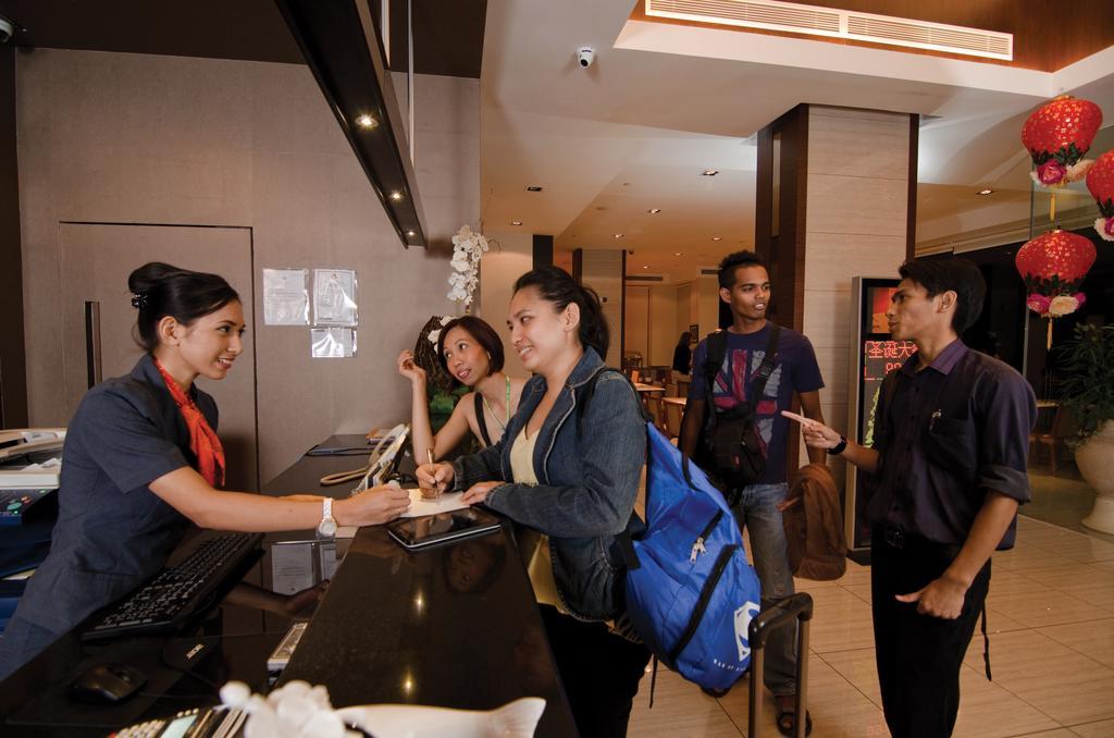 C'Haya Hotel Kota Kinabalu Esterno foto