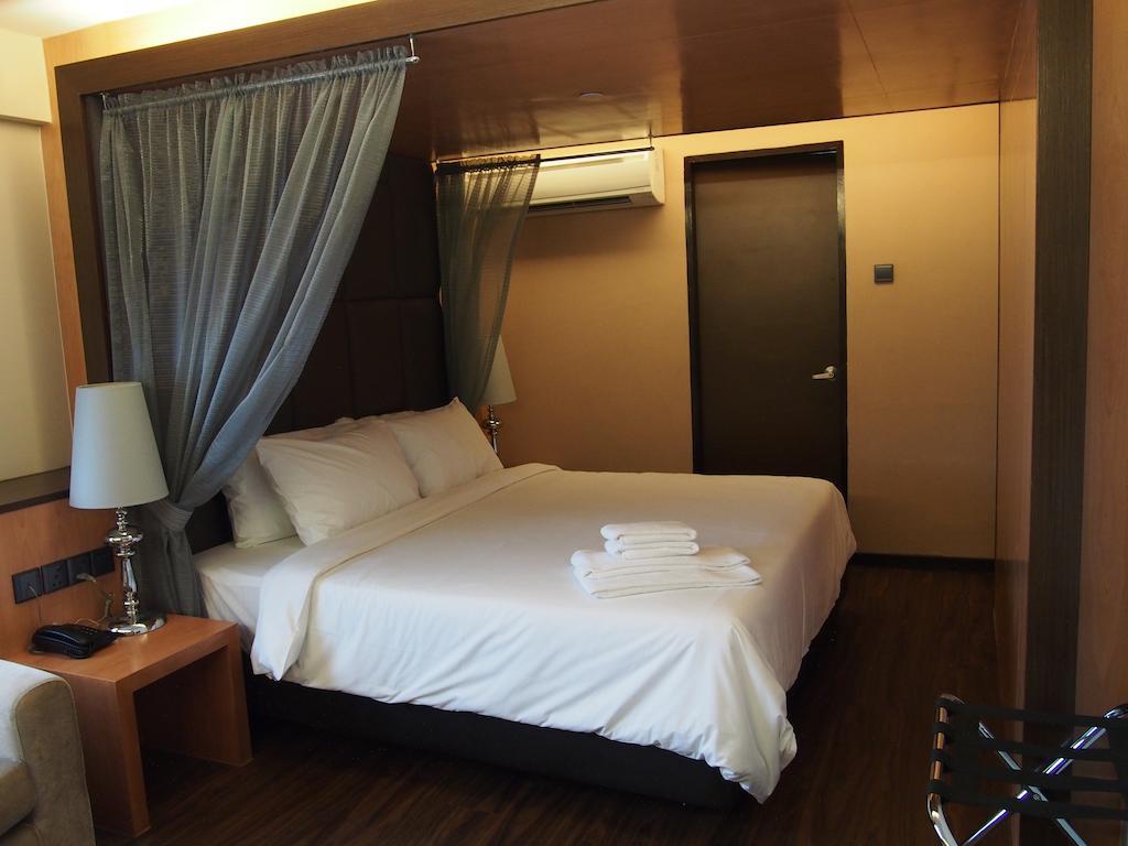 C'Haya Hotel Kota Kinabalu Esterno foto