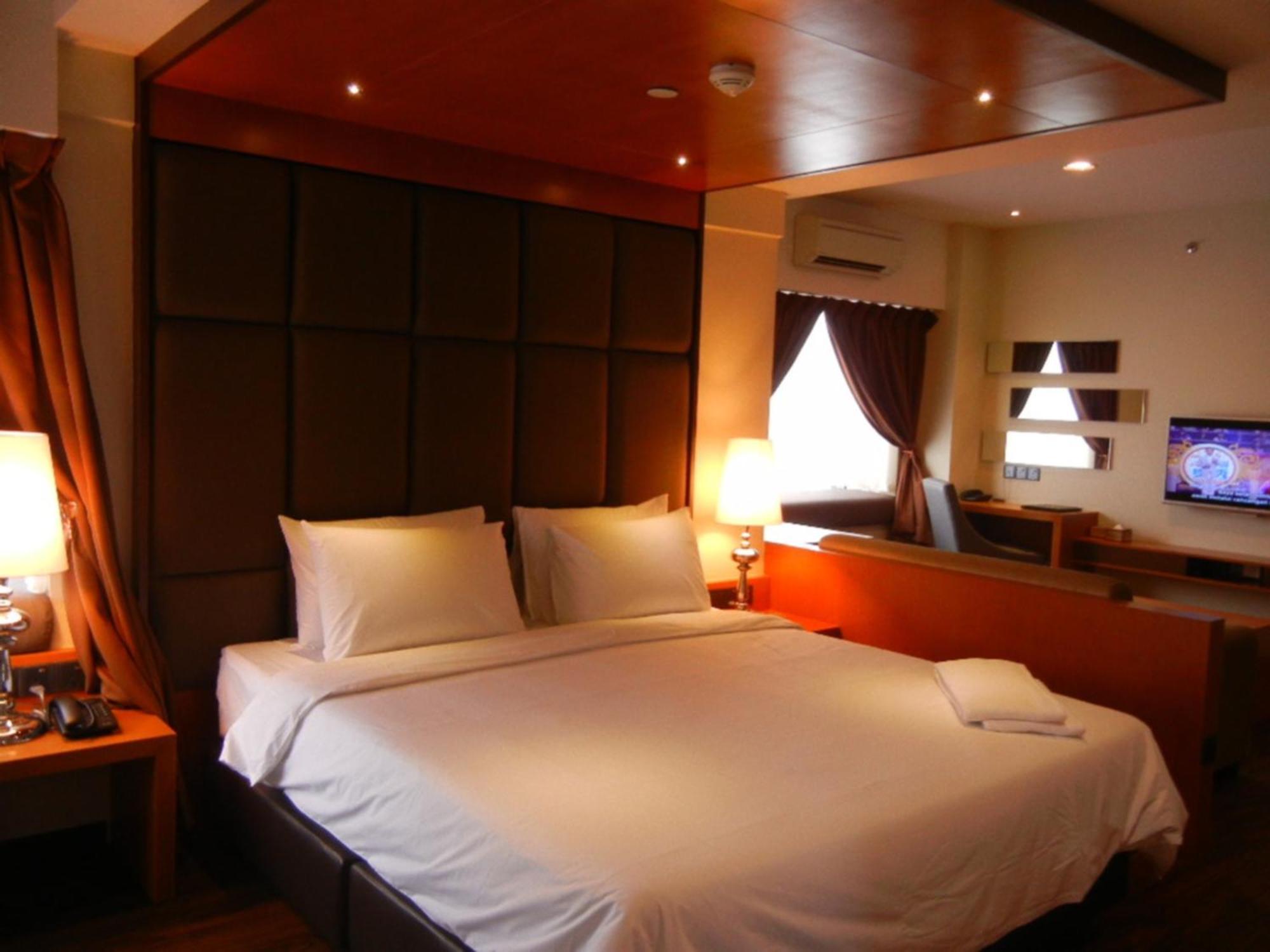 C'Haya Hotel Kota Kinabalu Esterno foto