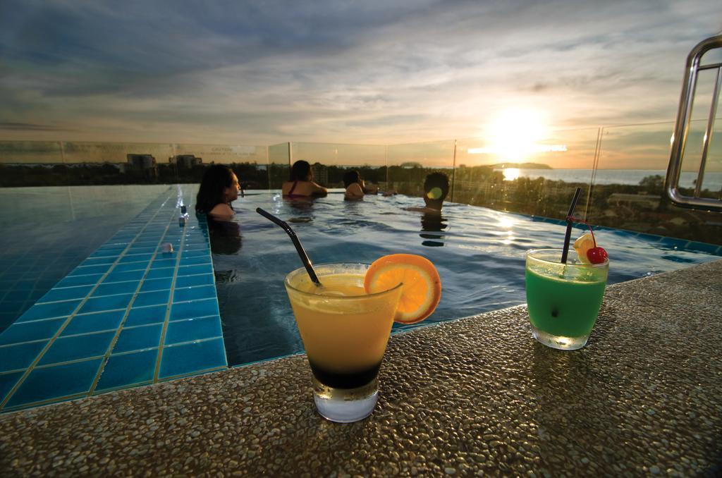 C'Haya Hotel Kota Kinabalu Esterno foto