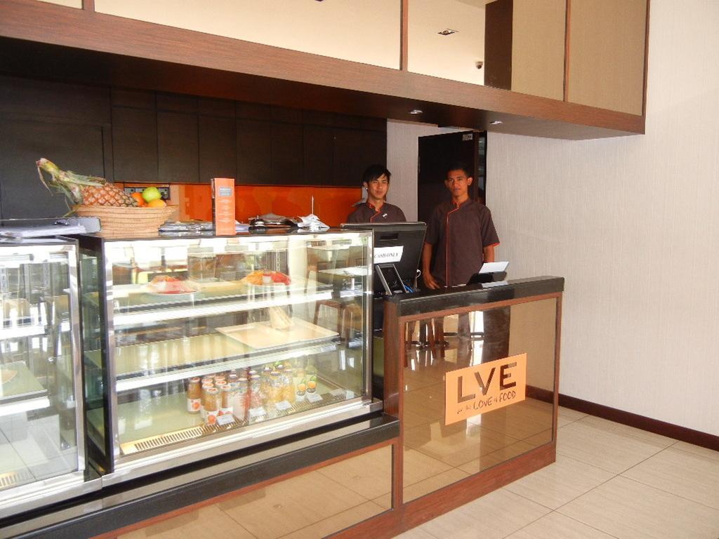 C'Haya Hotel Kota Kinabalu Esterno foto