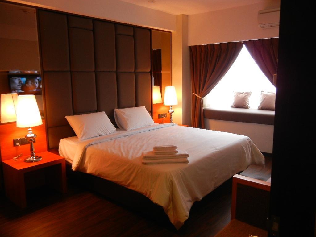 C'Haya Hotel Kota Kinabalu Esterno foto